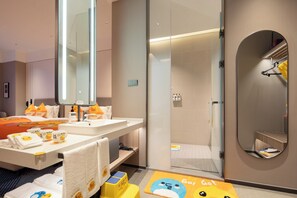 Standard Room, Multiple Beds (Kids Theme) | Bathroom - Holiday Inn Express Wuhan East Lake by IHG (Wuhan)