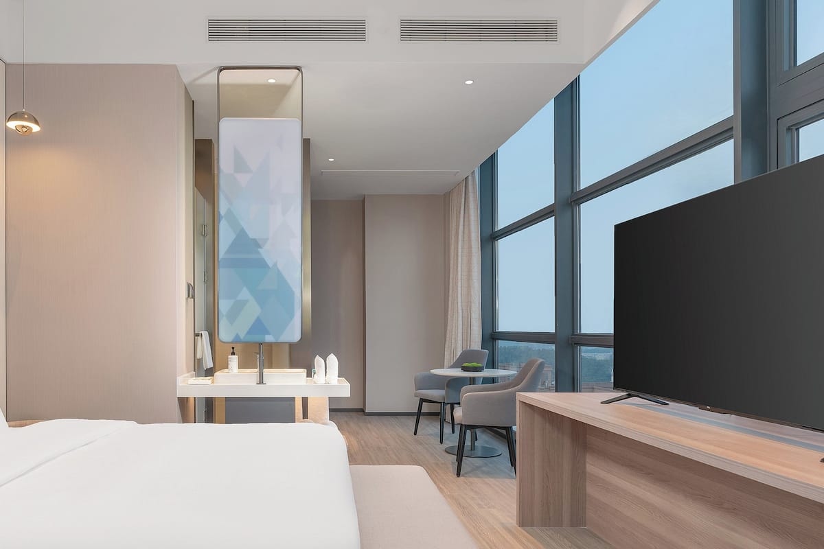1 King Standard Extra Floor Space Lake View