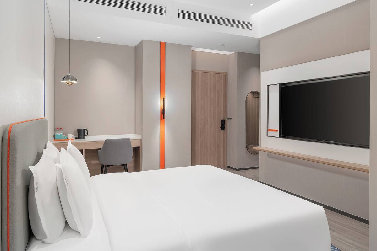 Standard Room | Down comforters, desk, laptop workspace, blackout drapes