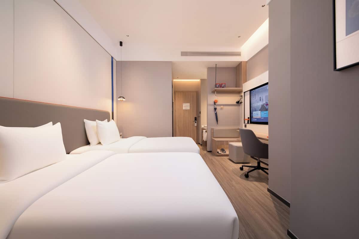 2 Double Standard | 1 bedroom, down comforters, desk, laptop workspace