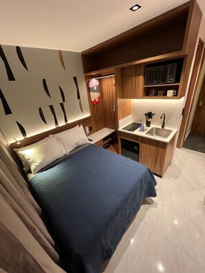 Standaard kamer, 1 tweepersoonsbed | Een kluis op de kamer, verduisterende gordijnen, geluiddichte muren