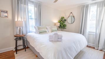 2 bedrooms, iron/ironing board, Internet, bed sheets