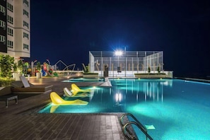 Kolam renang terbuka
