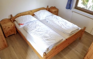 5 quartos, berço de viagem, Wi-Fi de cortesia, roupa de cama