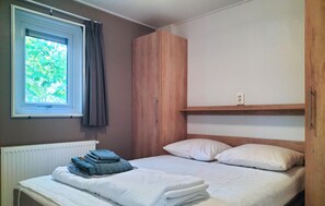 2 bedrooms, travel crib, free WiFi