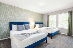 5 bedrooms, desk, free WiFi, bed sheets