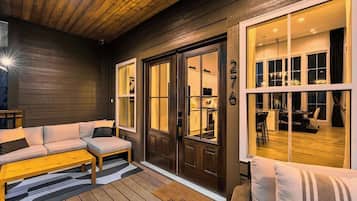 Smart TV, fireplace, offices