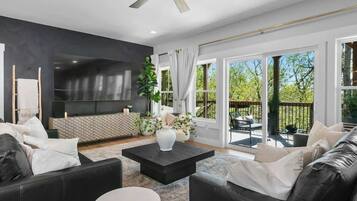 Smart TV, fireplace, offices