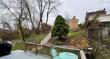 Charming 2-bedroom house with AC, WiFi in Pittsburgh