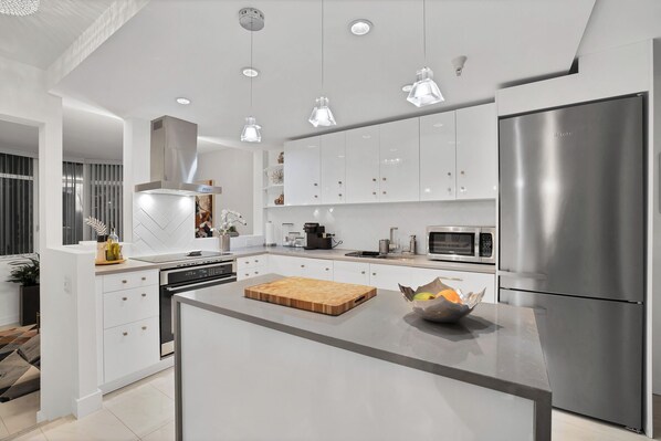 Fridge, microwave, oven, stovetop