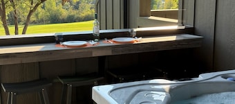 Eden Escape Pt103 | Hot Tub | Ski & Snowboard Base