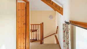 A staircase with wooden railings and a carpeted landing. - The Old Shippen - UK48328 (Lifton)