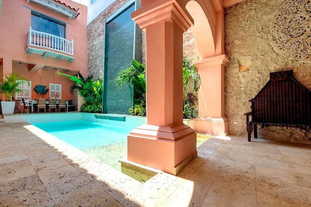 Casa premium | Roupas de cama premium, cofres nos quartos, Wi-Fi de cortesia