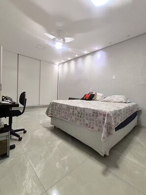 3 bedrooms, iron/ironing board, WiFi, bed sheets