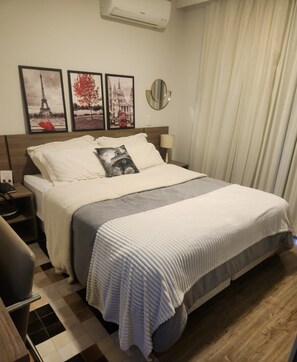 2 bedrooms, in-room safe, iron/ironing board, free WiFi