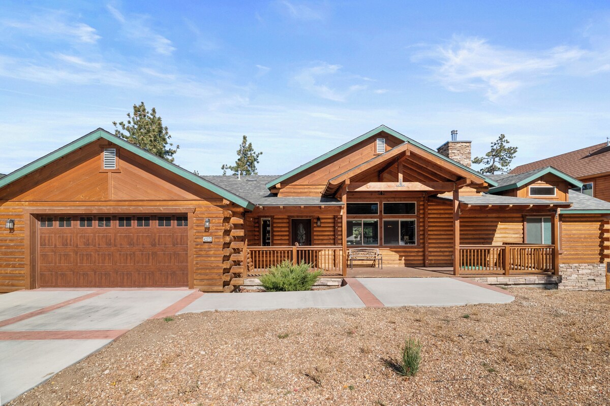 NEW HOME - HUGE GREAT ROOM, 2 MASTER SUITES, SPA, PACMAN. ALL 5 STAR REVIEWS!