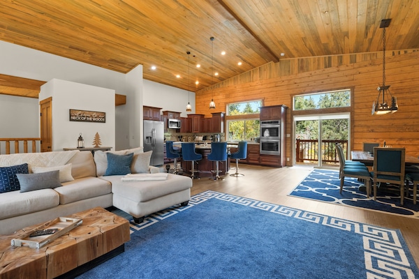 Welcome to Majestic Pines Manor, a spacious, luxury mountain retreat! Sleeps 12.