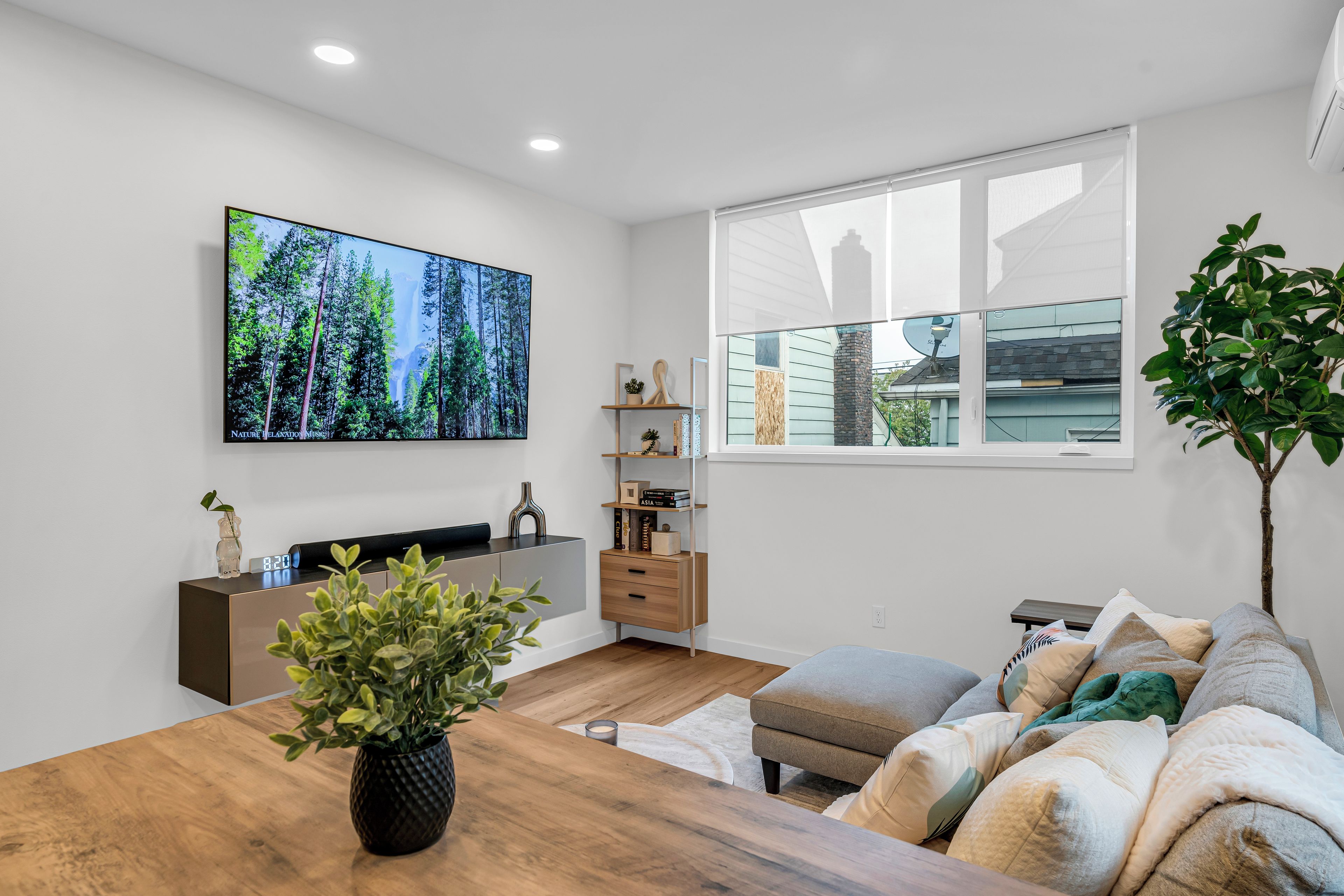 Open living room space with 75" Samsung smart TV