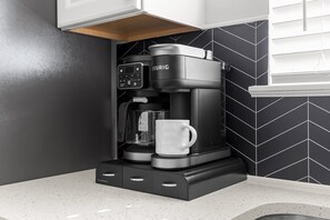 Rumah, Beberapa Tempat Tidur, dapur, pemandangan kota (508 Trudy Ln) | Kopi dan/atau alat penyeduh kopi