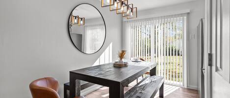 House, Multiple Beds, Kitchen, City View (508 Trudy Ln) | 3 bedrooms, individually decorated, individually furnished, bed sheets