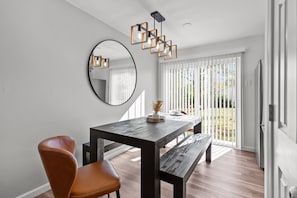 Maison, Plusieurs lits, cuisine, vue sur la ville (508 Trudy Ln) | 3 chambres, décor unique, ameublement unique, literie fournie