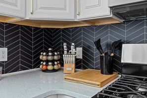 Rumah, Beberapa Tempat Tidur, dapur, pemandangan kota (508 Trudy Ln) | Dapur pribadi | Mesin pembuat kopi/teh