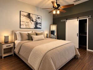 Room - Cozy 2-bedroom house directly across from Tucson National Golf Resort (Tucson)