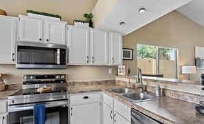 Micro-ondes, four, plaque de cuisson, lave-vaisselle