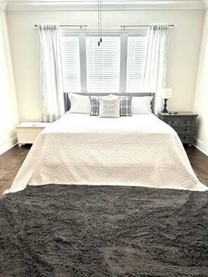 4 habitaciones, escritorio, tabla de planchar con plancha y wifi gratis 