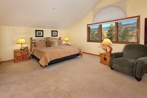 4 soverom, skrivebord, strykejern/-brett og wi-fi (inkludert)