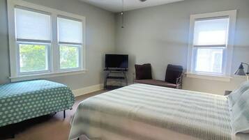 2 bedrooms, desk, iron/ironing board, travel crib