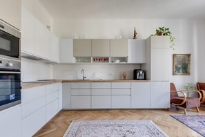 Mikrowelle, Ofen, Herdplatte, Geschirrspüler