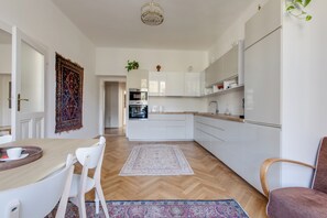 Mikrowelle, Ofen, Herdplatte, Geschirrspüler