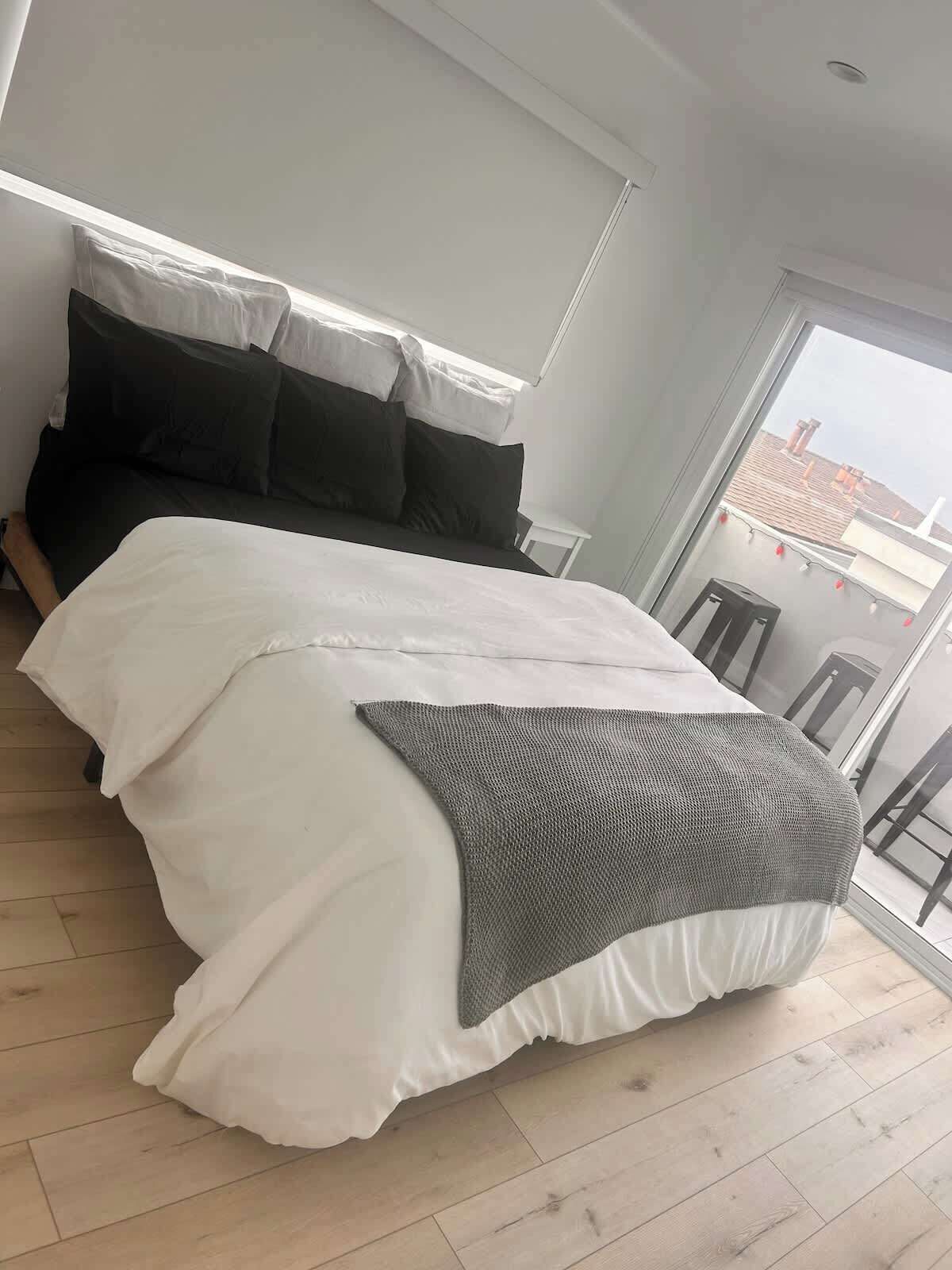 2 bedrooms, desk, iron/ironing board, travel cot