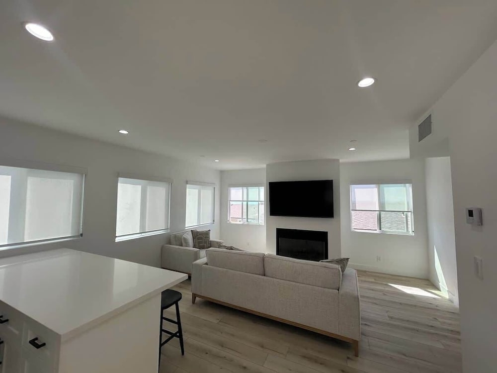 MB Modern Sand Section Sea View - Manhattan Beach | Vrbo