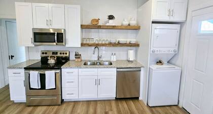 Luxury 2 Bedroom, Sleeps 6, Downtown W Adams - 404