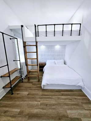 2 bedrooms, WiFi, bed sheets - Luxury 2 Bedroom, Sleeps 6, Downtown W Adams - 404 (Sandusky)