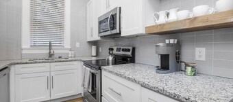 Luxury 1 Bedroom, Sleeps 4, Downtown W Adams - 408
