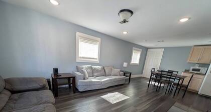 Cozy Home Near ASU & Greensborough Village