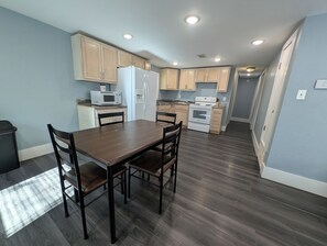 Dining - Clean, Private Stay Near ASU - Ideal for Work & Visits (Jonesboro)