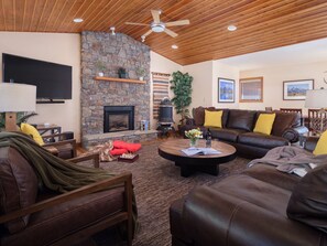 Smart TV, fireplace, DVD player