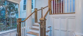 Relaxing King Bed Suite Close to Lunenburg Harbour (Suite 2)