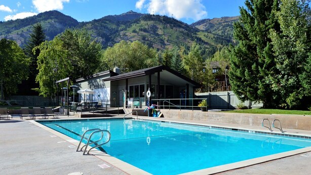 A swimming pool with a view of mountains in the background. - RMR: Tensleep B4 Condo in Teton Village (Teton Village)