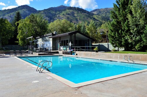 RMR: Tensleep B4 Condo in Teton Village