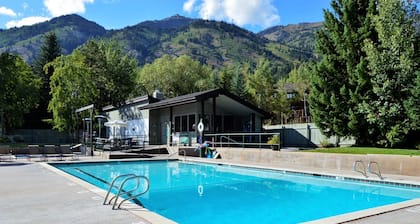 RMR: Tensleep B4 Condo in Teton Village