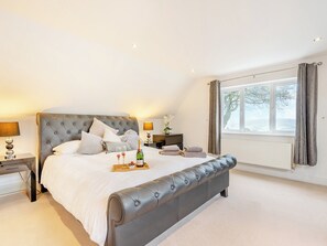 5 bedrooms, free WiFi, bed sheets