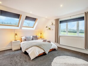 5 bedrooms, free WiFi, bed sheets