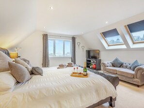 5 bedrooms, free WiFi, bed sheets