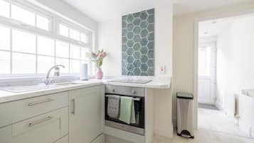 Kühlschrank, Mikrowelle, Ofen, Geschirrspüler