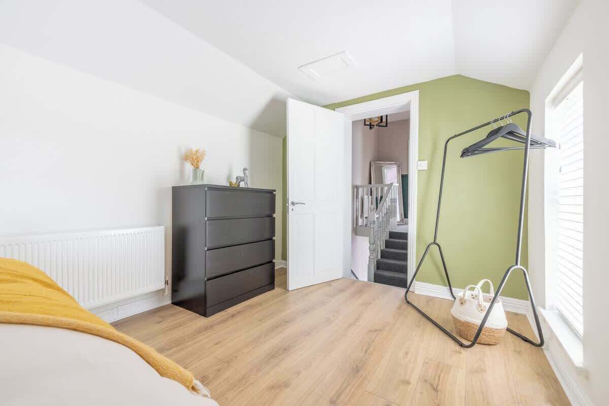 3 多间卧室、熨斗/熨衣板、WiFi、床单